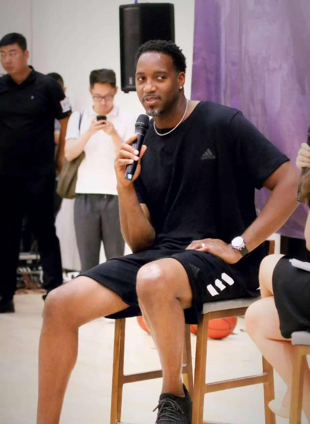 曼联前主帅阿特金森：要是我早买凯恩了，前锋解决一切问题（曼联前帅阿特金森：若早签凯恩，锋线足以解决一切问题）