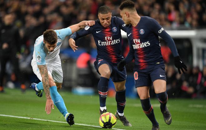 踢球者：凯恩当选2025年年度人物，他是德甲联赛的名片（《踢球者》：凯恩当选2025年度人物，被誉为德甲的门面）