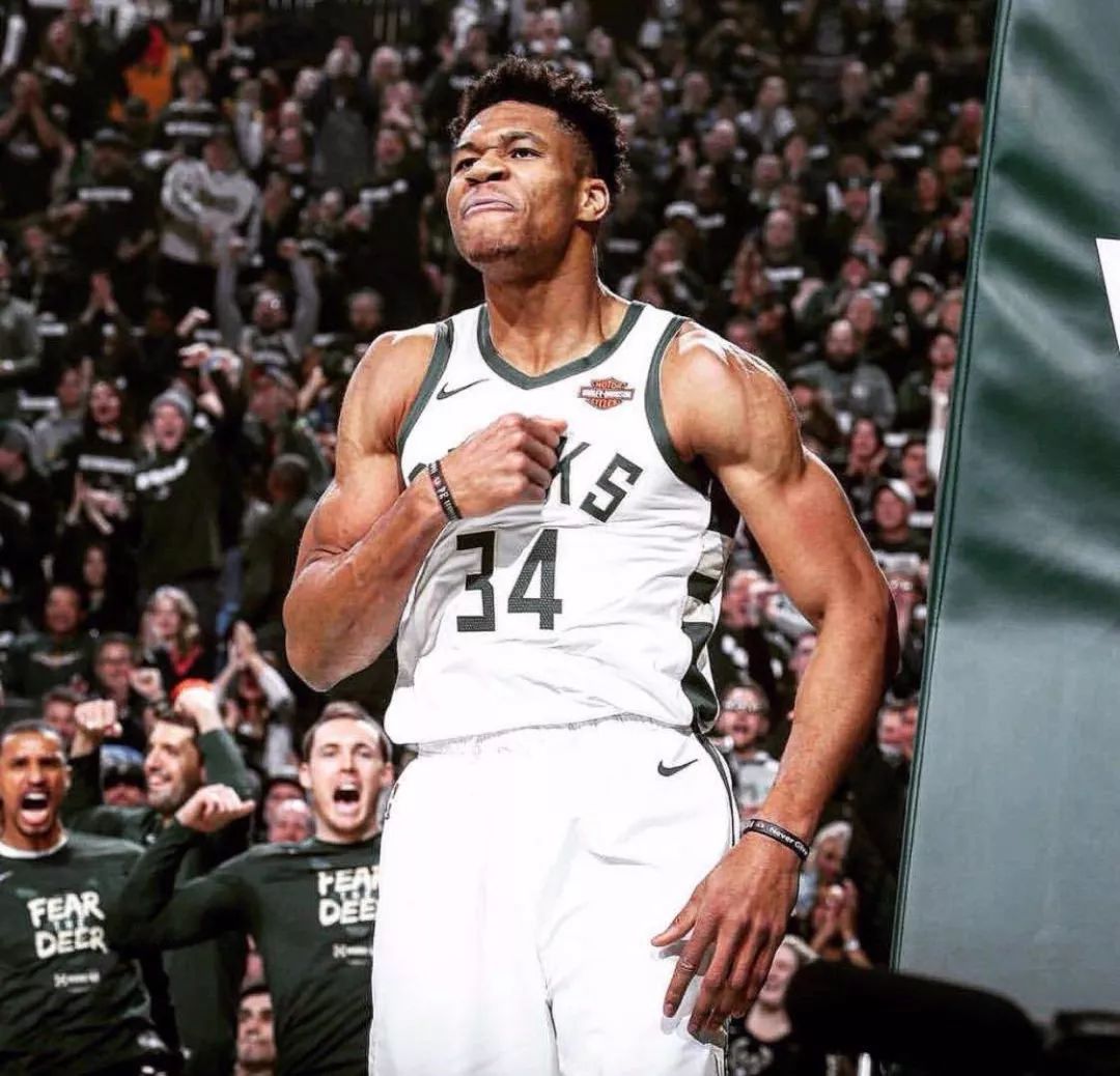 剑指乔丹纪录！库里有望成为史上最年长场均得分28+的后卫（冲击乔丹纪录！库里或成NBA历史最年长场均28+分后卫）