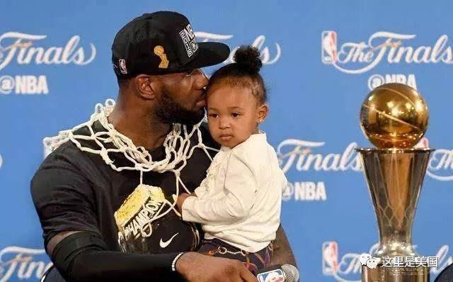 11球，巴萨是欧冠改制以来打入乌龙球最多的球队（欧冠改制以来，巴萨以11个乌龙球居首）