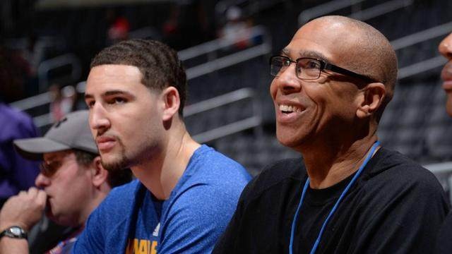 拜仁莱万多夫斯基关键进球锁定胜局（莱万多夫斯基致胜一球助拜仁全取三分）